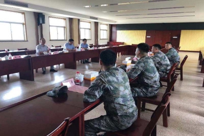 “八一”慰问暖军营  共话军地鱼水情