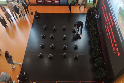 工学院机甲编队舞蹈表演庆贺我校15周年华诞