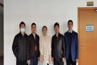 我校组织走访慰问寒假留宿学生