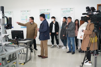 苏州电视台“苏州新闻”节目组来我校采访