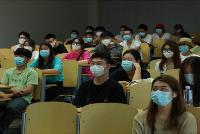 紧扣时事热点，进行实效思政教育