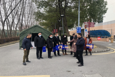 我校领导慰问物业工作人员