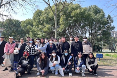 雷锋道路一起走，劳动教育在行动 ——艺术设计学院开展学雷锋实践教育活动