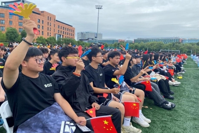 “苏”写青春,放飞梦想:苏州百年职业学院新生参与2023年苏州高校新生开学季活动启动仪式