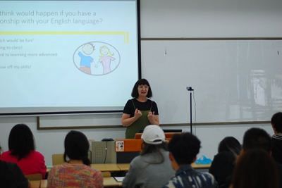 我校博雅学院顺利举办外教公开课 ——深入探讨冰川知识与外语文化学习