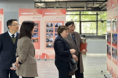 我校举办英国哈德斯菲尔德大学商学院海外升学交流活动